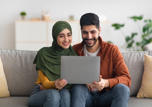 Couple consulting Bangali Baba online for love problem solution